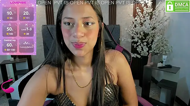 Atiena  online show from May 1, 2026, 11:10 pm