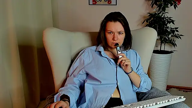 kirarogersss online show from May 22, 2026, 2:48 pm