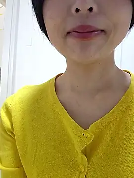 Snapshot of xx_Honoka_xx chatting on April 14, 2026, 12:04 am xx Honoka xx online show from April 14, 2026, 12:04 am