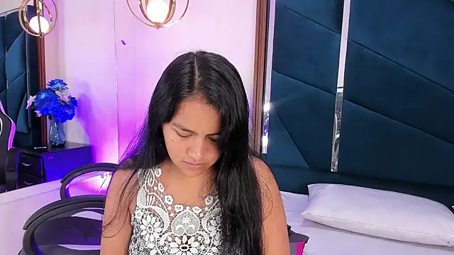 Snapshot of AprilMiiller chatting on May 22, 2026, 12:25 pm AprilMiiller online show from May 22, 2026, 12:25 pm