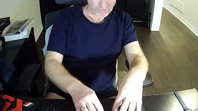 Shalun2000 online show from April 30, 2026, 11:42 pm