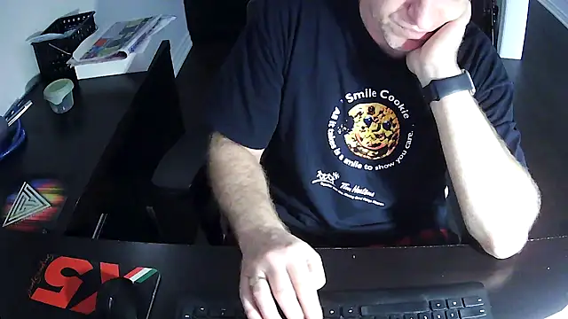 Shalun2000 online show from May 3, 2026, 6:44 pm