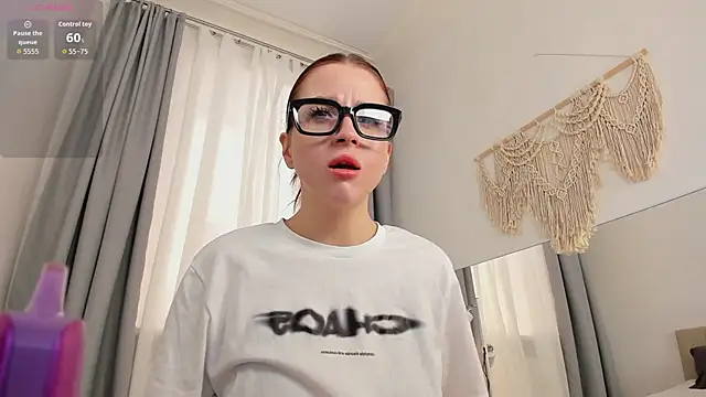 Snapshot of Sonya_Miler chatting on May 12, 2026, 5:37 am Sonya Miler online show from May 12, 2026, 5:37 am