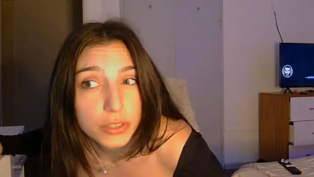 petitebelu online show from May 27, 2026, 12:23 pm