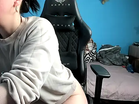 PornoQueeen online show from April 4, 2026, 9:49 am