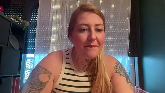 Snapshot of MaggievanG chatting on June 10, 2026, 7:37 pm MaggievanG online show from June 10, 2026, 7:37 pm