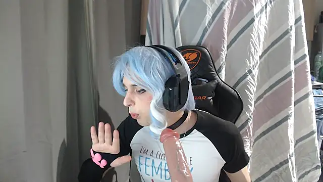 LuunaUwU online show from April 3, 2026, 9:54 pm