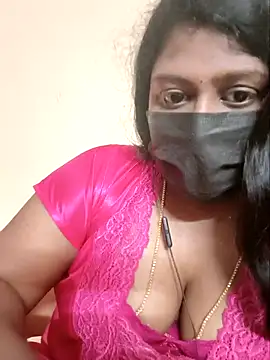 Romantic Woman online show from April 18, 2026, 7:58 pm