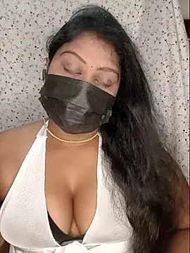 Romantic Woman online show from May 15, 2026, 6:28 pm