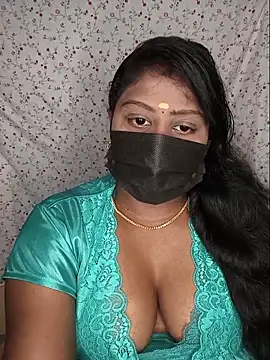 Romantic Woman online show from May 17, 2026, 5:02 pm