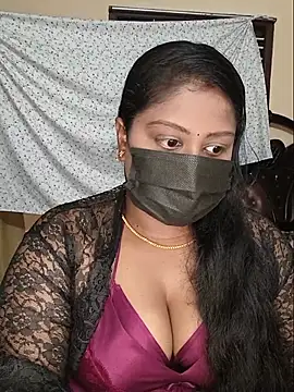 Romantic Woman online show from May 18, 2026, 4:12 pm