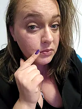 Snapshot of nika-W chatting on May 6, 2026, 8:35 pm nika-W online show from May 6, 2026, 8:35 pm