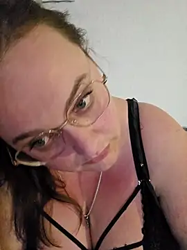 Snapshot of nika-W chatting on May 5, 2026, 9:07 pm nika-W online show from May 5, 2026, 9:07 pm