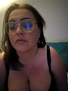 Snapshot of nika-W chatting on May 10, 2026, 9:27 pm nika-W online show from May 10, 2026, 9:27 pm