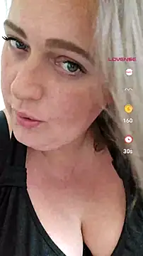 Snapshot of nika-W chatting on July 10, 2026, 5:35 pm nika-W online show from July 10, 2026, 5:35 pm