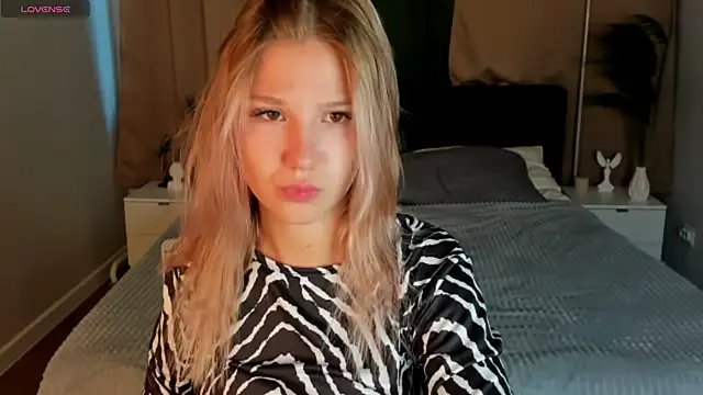Angelina Becker online show from May 28, 2026, 1:02 am