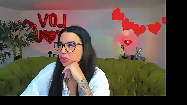 Salty  Queen online show from April 7, 2026, 6:48 am