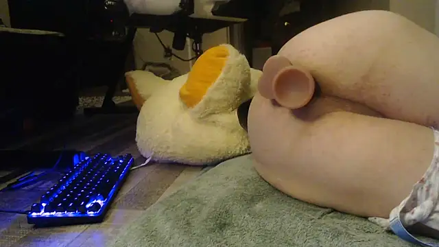 petiteteaseX online show from April 13, 2026, 9:57 am