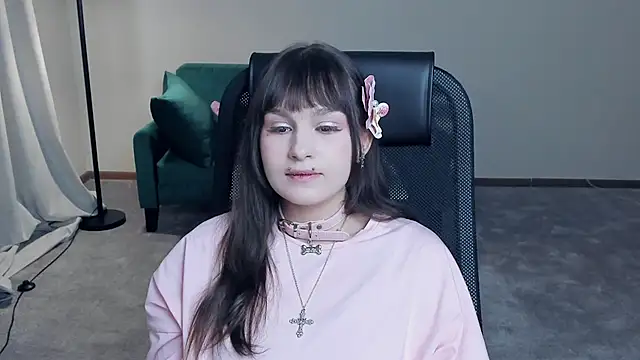 TeressaVeiga online show from April 7, 2026, 11:45 am