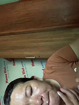   Evelyn   online show from May 7, 2026, 1:21 am