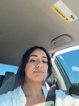 Controllercutie online show from May 4, 2026, 8:44 pm