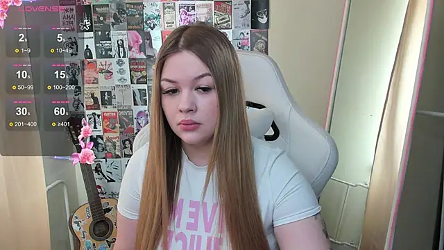 AmeliePeach online show from May 4, 2026, 6:17 am
