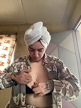 Snapshot of lilocababy chatting on April 8, 2026, 1:23 pm lilocababy online show from April 8, 2026, 1:23 pm