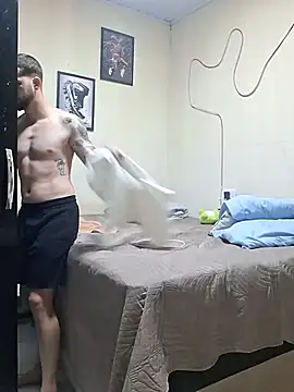 Snapshot of leoxxxgato chatting on May 8, 2026, 7:06 pm leoxxxgato online show from May 8, 2026, 7:06 pm