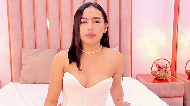 Snapshot of Zoe_Monrow chatting on July 3, 2026, 12:11 pm Zoe Monrow online show from July 3, 2026, 12:11 pm