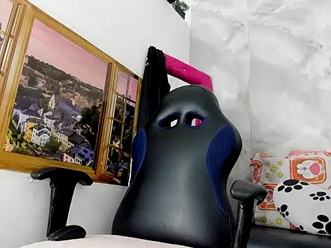 EllyBloom online show from May 8, 2026, 1:37 pm