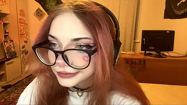 RedHeadCat online show from May 8, 2026, 6:23 pm