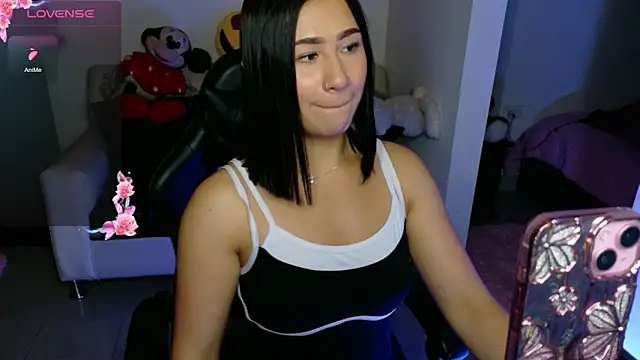 EvelynLeen  online show from May 1, 2026, 8:03 pm
