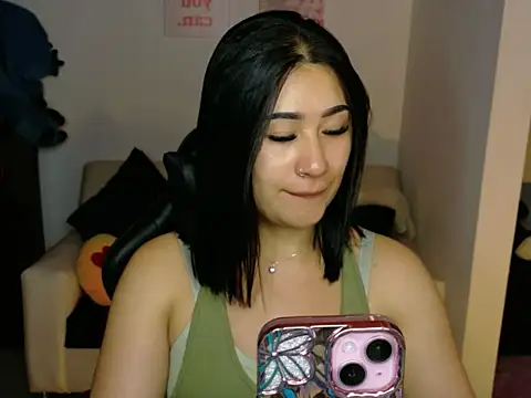 EvelynLeen  online show from May 21, 2026, 7:11 pm