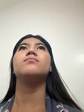 JassmineLove online show from April 5, 2026, 4:13 pm