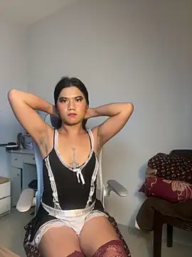 JassmineLove online show from May 13, 2026, 9:33 pm