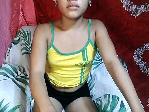 Snapshot of kiffy_miley79 chatting on June 3, 2026, 12:55 am kiffy miley79 online show from June 3, 2026, 12:55 am