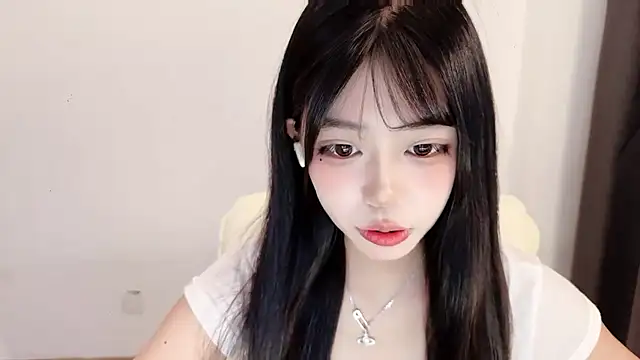 Snapshot of Kitteovo chatting on July 6, 2026, 3:03 pm Kitteovo online show from July 6, 2026, 3:03 pm
