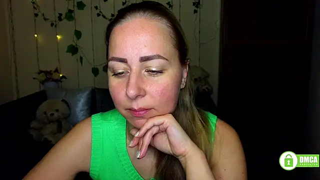 Snapshot of Alicewonderrmiss chatting on April 8, 2026, 5:31 am Alicewonderrmiss online show from April 8, 2026, 5:31 am