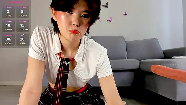 linmilena online show from April 19, 2026, 3:18 am