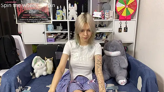 Snapshot of LunaBless chatting on July 5, 2026, 3:19 pm LunaBless online show from July 5, 2026, 3:19 pm