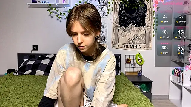 Snapshot of LunaBless chatting on April 9, 2026, 8:04 pm LunaBless online show from April 9, 2026, 8:04 pm