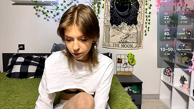 Snapshot of LunaBless chatting on April 11, 2026, 11:08 pm LunaBless online show from April 11, 2026, 11:08 pm