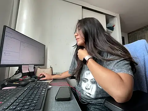 Snapshot of vampiralatina chatting on June 5, 2026, 6:46 pm vampiralatina online show from June 5, 2026, 6:46 pm