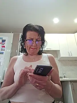 Snapshot of LaliaMia chatting on April 9, 2026, 2:35 am LaliaMia online show from April 9, 2026, 2:35 am