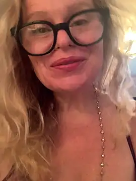 Snapshot of Love_Lee_xo chatting on July 14, 2026, 11:38 am Love Lee xo online show from July 14, 2026, 11:38 am