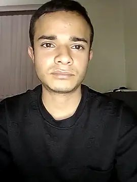 LuisLatinboyy online show from April 8, 2026, 1:29 am