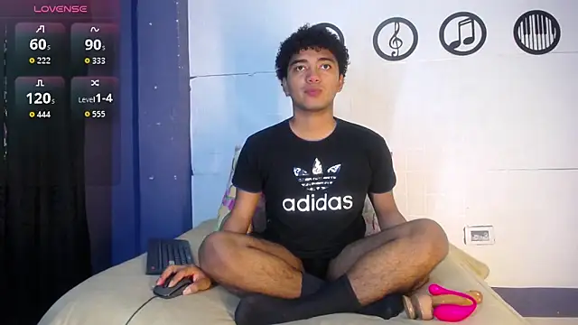 Snapshot of felipecams chatting on April 15, 2026, 6:19 am felipecams online show from April 15, 2026, 6:19 am