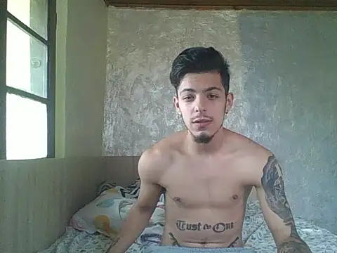 robertmrn112 online show from May 19, 2026, 10:55 am