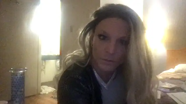 GypsiiCornel online show from April 12, 2026, 10:29 am