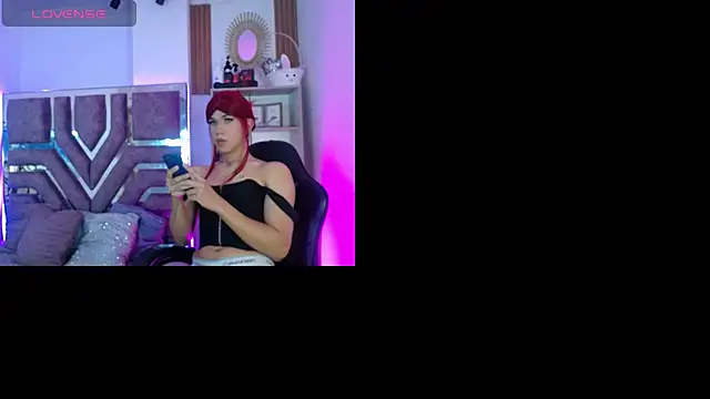 Eva  Walker online show from April 7, 2026, 8:32 pm